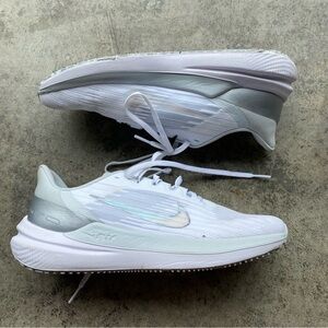 Nike Air Winflo 9 Women’s Sneakers DD8696 White Running Comfort Shoes
Size 9